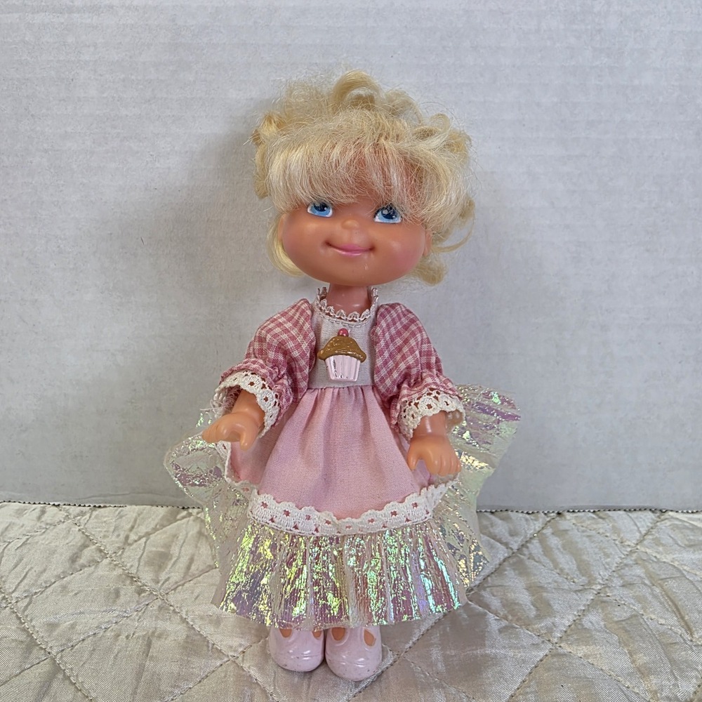 Vintage 1988 Mattel Cherry Merry Muffin Poseable Doll Pink Outfit Collectible